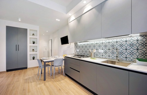 Diano Marina Apartment | Apartment 'Victoria Family' with Balcony, Wi-Fi and Air Conditioning