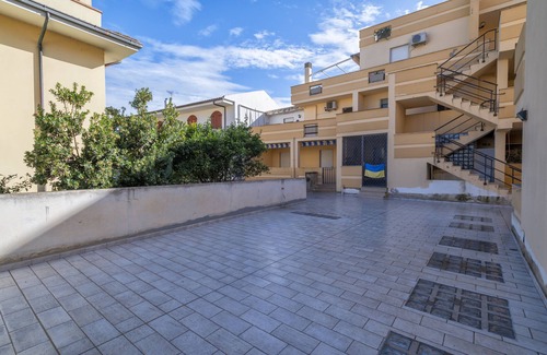 La Pietraia Apartment | Apartment "Villa Giorgy" Close to the Sea with Private Terrace & Balcony