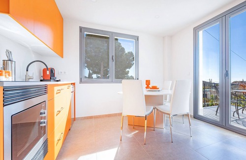 Aigues Apartment | Apartment 'Villa Hoy Naranja' with Mountain View, Wi-Fi and Air Conditioning