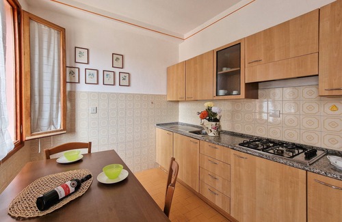 Innamorata Apartment | Apartment 'Villa Mirella Trilocale' with Private Terrace, Balcony and Wi-Fi