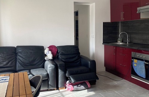 Gagny Apartment | Apartment 'Villa Muguet' with Wi-Fi