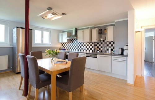 Ossiach Apartment | Apartment 'Villa Müller Turmfalke' with Lake View, Shared Garden and Wi-Fi