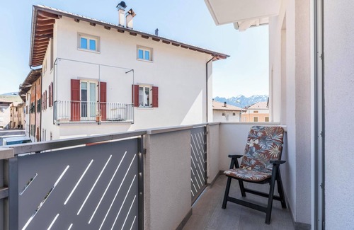 Ville d'Anaunia Apartment | Apartment "Villa Vacanze Pink Lady" with Mountain View, Private Terrace & Shared Garden