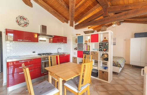 Tiriddo Apartment | Apartment 'Vista Mare Tiriddò' with Sea View, Shared Pool and Air Conditioning