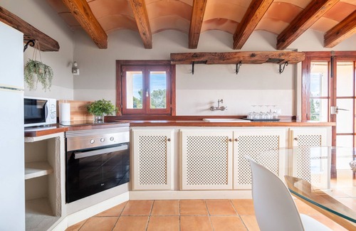Establiments Apartment | Apartment 'Vista Montaña' with Mountain View, Shared Pool and Wi-Fi