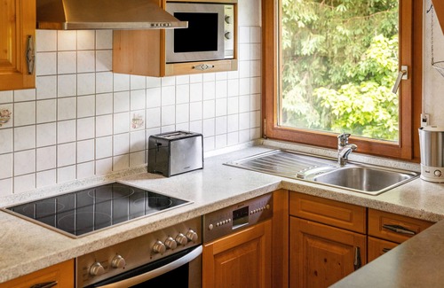 Wolfach - Saint Roman Apartment | Apartment 'Vogelnest' with Mountain View, Shared Pool and Wi-Fi