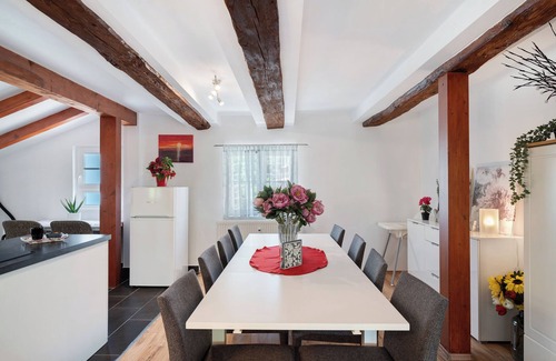 Scheuern House | Apartment 'Vogtshaus De Luxe' with Mountain View, Private Terrace and Wi-Fi
