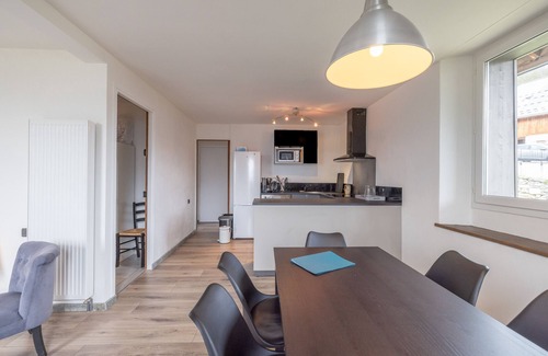Plateau-d'Assy Apartment | Apartment 'Vue Mt Blanc-grd Espace Vert-6 Pers' with Mountain View, Shared Garden and Wi-Fi