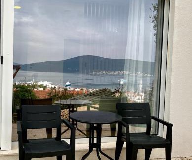 Tivat Apartment | Apartment Vuk-with a sea view