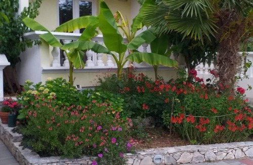 Vodice Apartment | Apartment Vulin, 100 m to the sea, 6 people, free WiFi, terrace, parking, BBQ