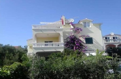 Vodice Apartment | Apartment Vulin, 100 m to the sea, 6 people, free WiFi, terrace, parking, BBQ