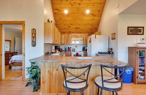 Beebe Plain Apartment | Apartment w/Balcony & Lake View in Newport!