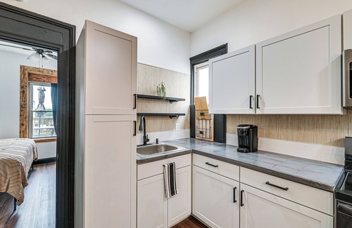 Albany Apartment | Apartment w/Deck in Albany, Walk to Downtown!