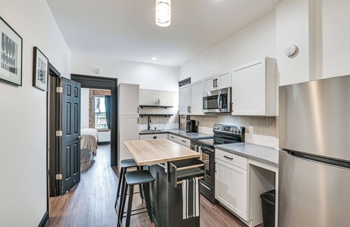 Albany Apartment | Apartment w/Deck in Albany, Walk to Downtown!