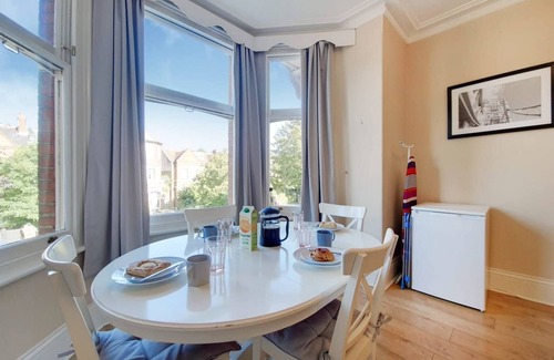 Ealing Apartment | Apartment w/workspace in Ealing