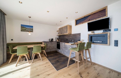 Naturno Apartment | Apartment "Waldes Duft - Patleidhof" with Mountain View, Shared Terrace & Wi-Fi