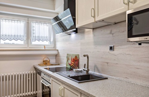 Bebra Apartment | Apartment 'Wasserturmblick' with Mountain View, Private Terrace and Wi-Fi