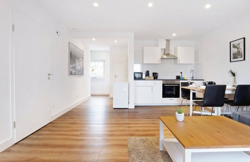 Gronau Apartment | Apartment 'Weiden' with Balcony and Wi-Fi