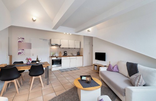 Ilbesheim Apartment | Apartment 'Weingut Geiler - Kleine Kalmit' with Private Garden and Wi-Fi