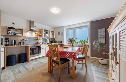 Bad Pyrmont Apartment | Apartment 'Weserberglandblumen' with Mountain View, Private Garden and Wi-Fi