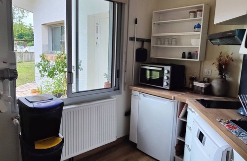 Saint-Jean-d'Illac Apartment | Apartment with garden in Saint Jean d'Illac
