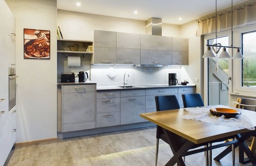 Brilon Apartment | Apartment 'Wiesenblick' with Balcony and Wi-Fi