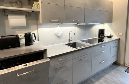 Brilon Apartment | Apartment 'Wiesenblick' with Balcony and Wi-Fi
