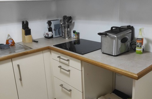 Pierrelatte Apartment | Apartment WIFI+NETFLIX+FREE PARKING