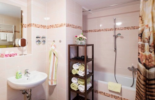 Caputh Apartment | Apartment Wilde Rose in the guesthouse Bergvilla