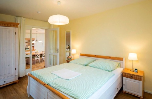 Caputh Apartment | Apartment Wilde Rose in the guesthouse Bergvilla