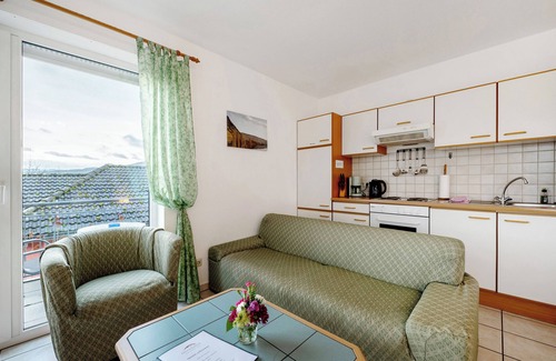 Thornich Apartment | Apartment 'Winnie Puuh' with Mountain View, Private Garden and Wi-Fi