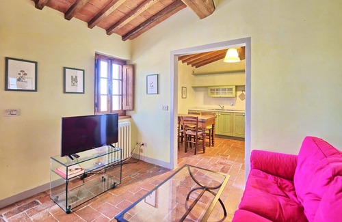 San Casciano in Val di Pesa Apartment | Apartment with WIFI, pool, TV, pets allowed, panoramic view, parking, close to Greve In Chianti