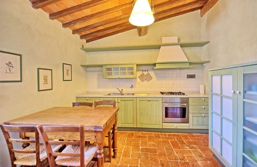 San Casciano in Val di Pesa Apartment | Apartment with WIFI, pool, TV, pets allowed, panoramic view, parking, close to Greve In Chianti