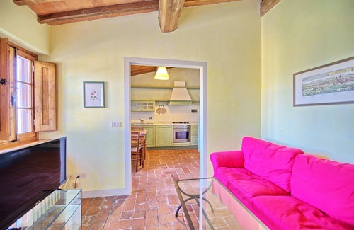 San Casciano in Val di Pesa Apartment | Apartment with WIFI, pool, TV, pets allowed, panoramic view, parking, close to Greve In Chianti