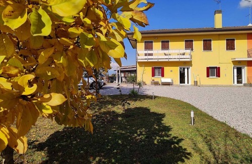 Noventa di Piave Apartment | Apartment with independent entrance