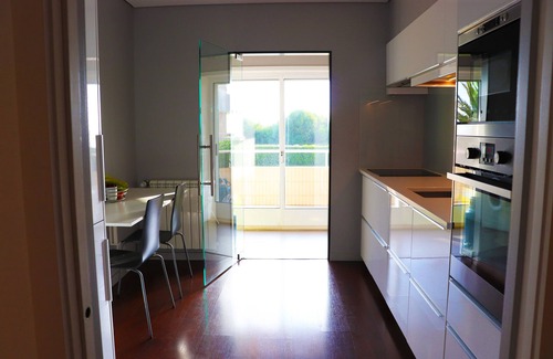 Madalena Apartment | Apartment with direct access to swimming pool and beach, 10 minutes from Porto.