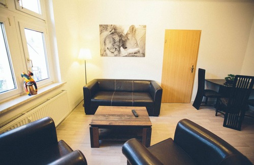 Schwarza Apartment | Apartment with 2 bedrooms, living room, bathtub, kitchen, wifi, Netflix, 1st fl