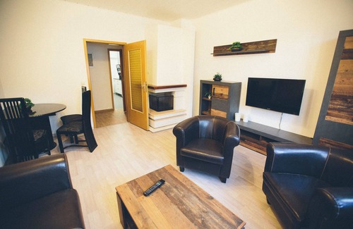 Schwarza Apartment | Apartment with 2 bedrooms, living room, bathtub, kitchen, wifi, Netflix, 1st fl