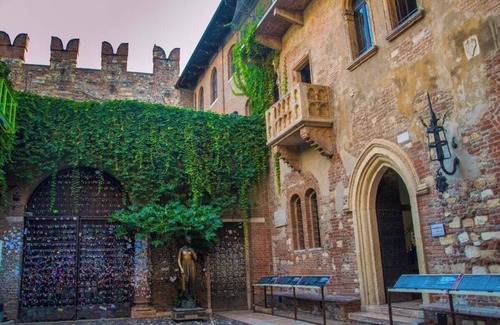 Borgo Milano Apartment | Apartment with 2 bedrooms, living room with double sofa bed and terrace