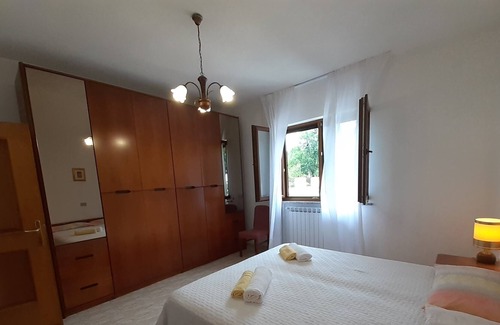 Dreznik Grad Apartment | APARTMENT WITH 3 DOUBLE BEDROOMS, ROOM, KITCHEN, AND BATHROOM.