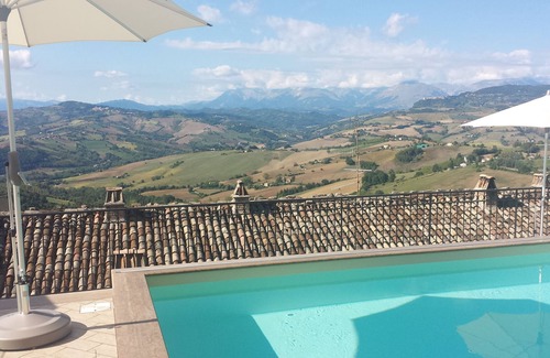 Montelparo Apartment | Apartment with a fantastic view in the historic town center