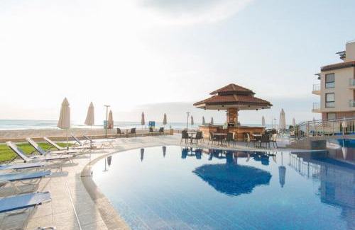 Obzor Apartment | Apartment with a large terrace and direct access to the sea