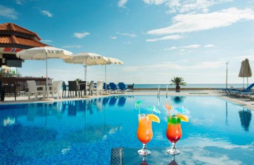 Obzor Apartment | Apartment with a large terrace and direct access to the sea