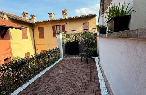 Treviglio Apartment | Apartment with a terrace among the rooftops of an old building.