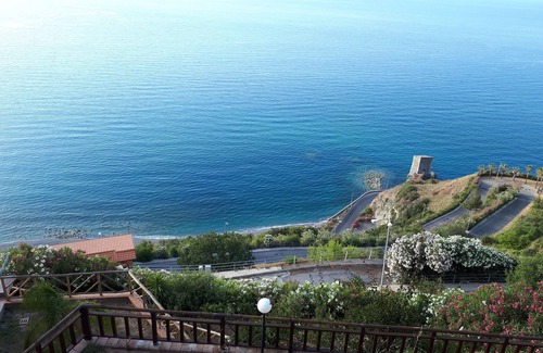Piraino House | APARTMENT WITH A VIEW ON THE AEOLIAN ISLANDS