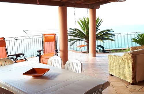 Piraino House | APARTMENT WITH A VIEW ON THE AEOLIAN ISLANDS