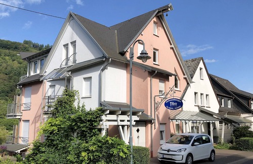 Bullay Apartment | Apartment with balcony directly on the banks and with a view of the Moselle