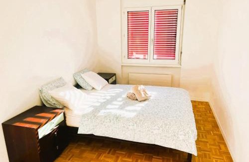 Altstetten Apartment | Apartment with Balcony in Zurich, Kars - Self Checkin