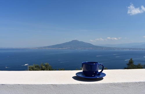 Monte Chiaro House | Apartment with breathtaking terrace vesuvius/sorrentine peninsula view