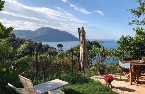 Sori Apartment | Apartment with breathtaking sea view and garden
